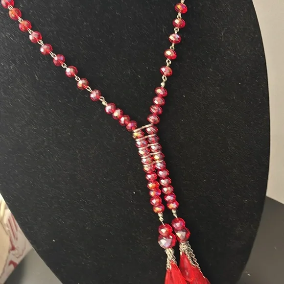 Gorgeous pink/Red Aurora Botealis 30” faceted bead dangle necklace